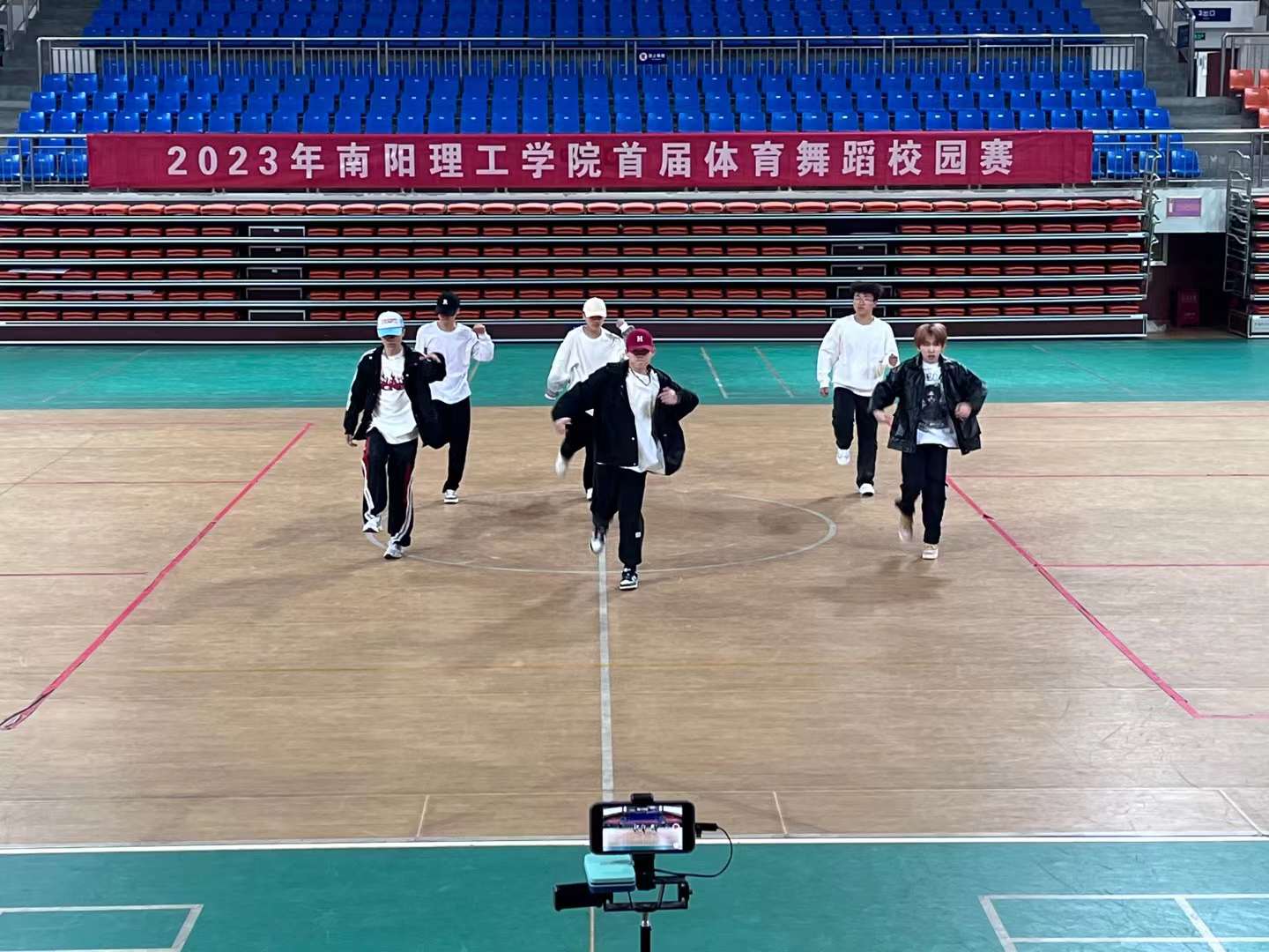 南阳理工学院首届体育舞蹈校园赛成功…